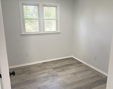 55 Chapin Avenue - Photo Thumbnail 5