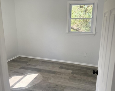 55 Chapin Avenue - Photo Thumbnail 6