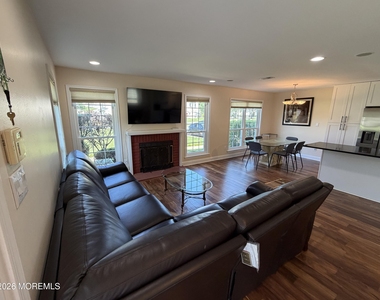 337 Devon Place - Photo Thumbnail 3