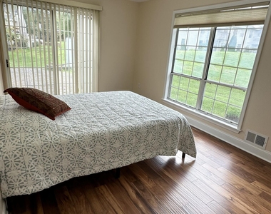 337 Devon Place - Photo Thumbnail 8