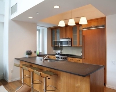 East 59 Street - Photo Thumbnail 6