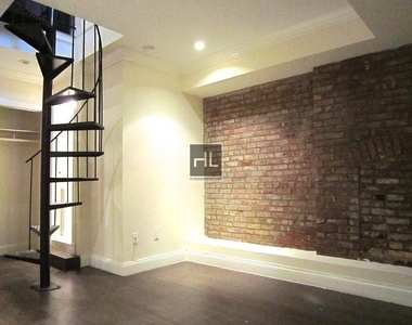 Hudson St - Photo Thumbnail 1