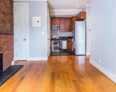 Hudson St - Photo Thumbnail 5