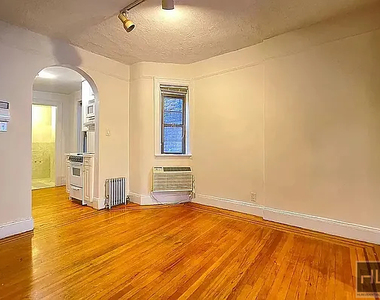 East 84 Street - Photo Thumbnail 1