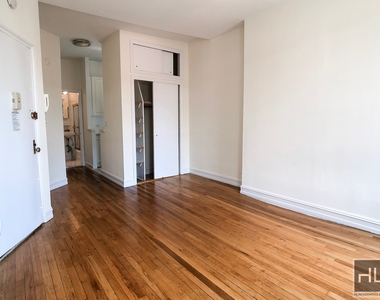 East 81 Street - Photo Thumbnail 1