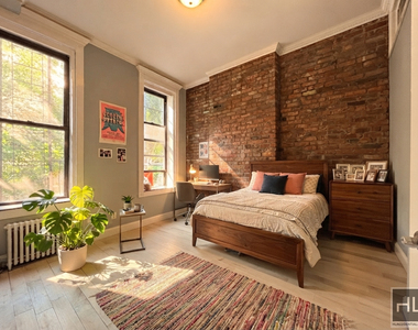 Mott Street - Photo Thumbnail 2