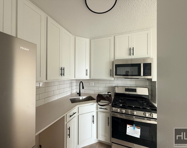 Broadway - Photo Thumbnail 3