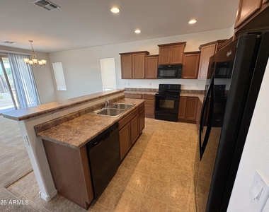 23549 W Hopi Street - Photo Thumbnail 4