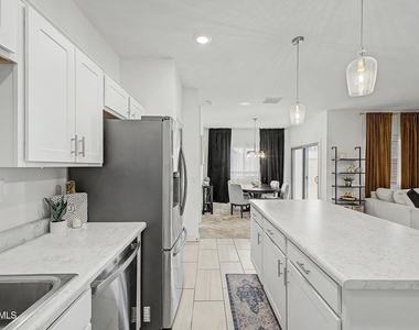 35211 W Santa Barbara Avenue - Photo Thumbnail 3