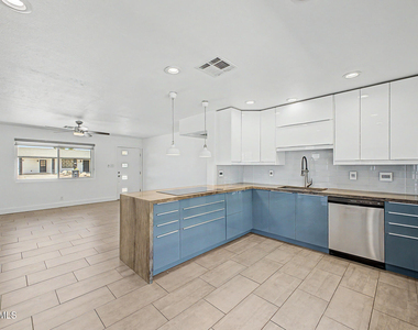 6713 E Latham Street - Photo Thumbnail 1