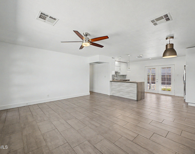 6713 E Latham Street - Photo Thumbnail 6