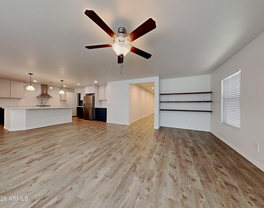 5711 E Adrian Avenue - Photo Thumbnail 4
