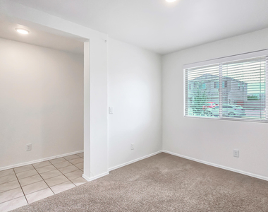 8562 S 253rd Avenue - Photo Thumbnail 9