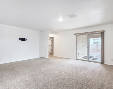 8562 S 253rd Avenue - Photo Thumbnail 7