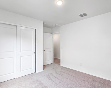 8562 S 253rd Avenue - Photo Thumbnail 17