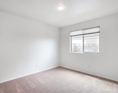 8562 S 253rd Avenue - Photo Thumbnail 16