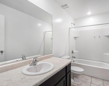 8562 S 253rd Avenue - Photo Thumbnail 15