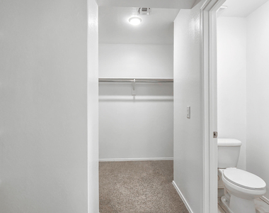 8562 S 253rd Avenue - Photo Thumbnail 10