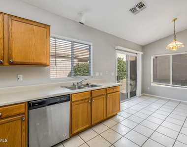 6640 E Russell Street - Photo Thumbnail 10
