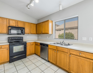 6640 E Russell Street - Photo Thumbnail 7