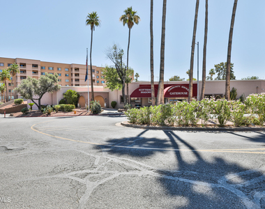 7920 E Camelback Road - Photo Thumbnail 30