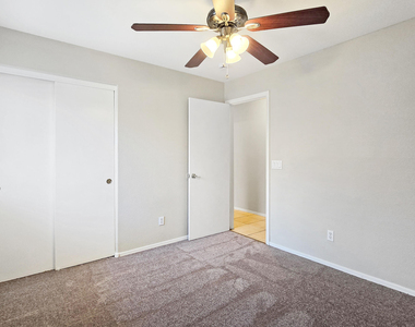 10225 N 94th Lane - Photo Thumbnail 12