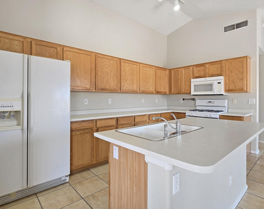 10225 N 94th Lane - Photo Thumbnail 5
