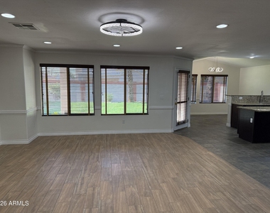518 W Scott Avenue - Photo Thumbnail 2