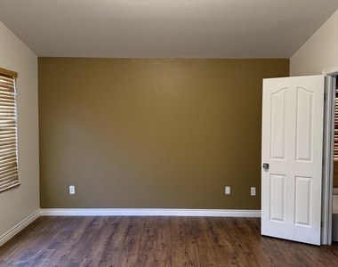 518 W Scott Avenue - Photo Thumbnail 12