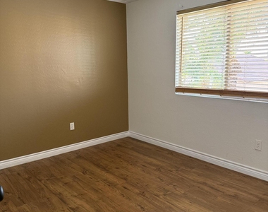 518 W Scott Avenue - Photo Thumbnail 22