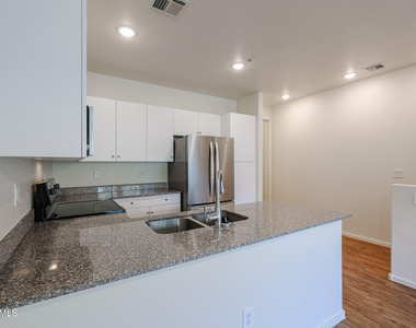 2321 E Hidalgo Avenue - Photo Thumbnail 9