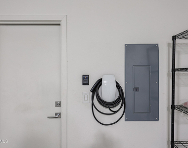 2321 E Hidalgo Avenue - Photo Thumbnail 27