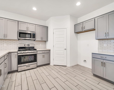 8830 W Pasadena Avenue - Photo Thumbnail 2