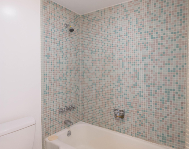 1043 E Maryland Avenue - Photo Thumbnail 9