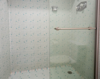 1043 E Maryland Avenue - Photo Thumbnail 5
