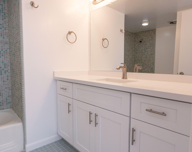 1043 E Maryland Avenue - Photo Thumbnail 8