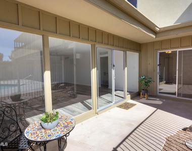 1043 E Maryland Avenue - Photo Thumbnail 12