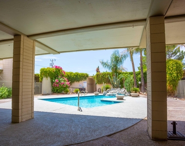 1043 E Maryland Avenue - Photo Thumbnail 14