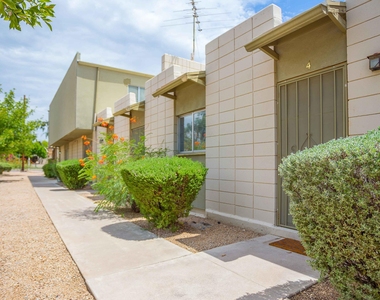 1043 E Maryland Avenue - Photo Thumbnail 15