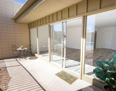 1043 E Maryland Avenue - Photo Thumbnail 11