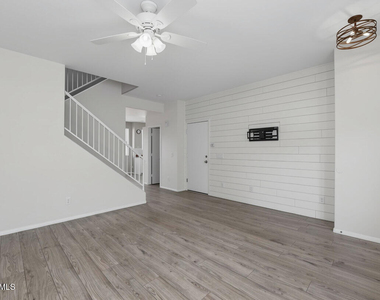 1886 E Don Carlos Avenue - Photo Thumbnail 6