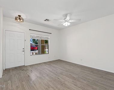 1886 E Don Carlos Avenue - Photo Thumbnail 4