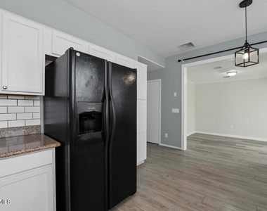 1886 E Don Carlos Avenue - Photo Thumbnail 16