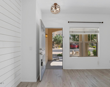 1886 E Don Carlos Avenue - Photo Thumbnail 3