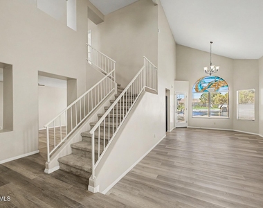 184 S Willow Creek Street - Photo Thumbnail 7