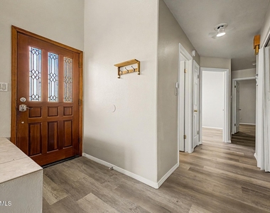 184 S Willow Creek Street - Photo Thumbnail 3