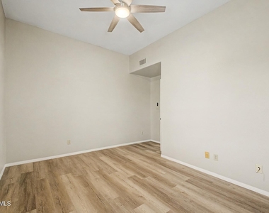 184 S Willow Creek Street - Photo Thumbnail 20