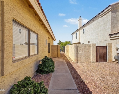 184 S Willow Creek Street - Photo Thumbnail 2