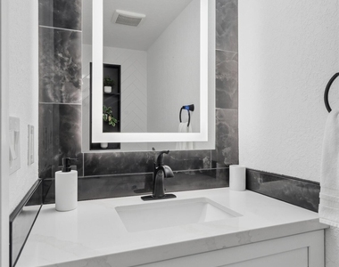 6833 E Osborn Road - Photo Thumbnail 19