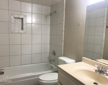 3131 W Cochise Drive - Photo Thumbnail 4